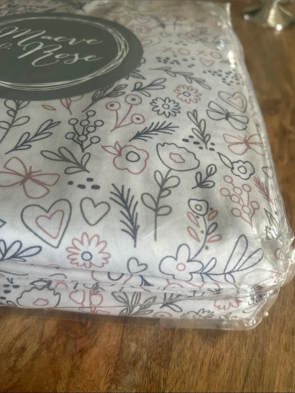 Maeve & Rose Q Sheet 4pc Set - Fits Mattress up to 17”Floral Hearts Butterflies